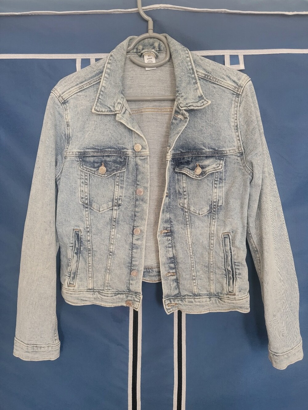 Light Wash Denim Jacket - Women's Casual Trucker